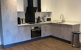 Icona - Brand New City Centre Apartment